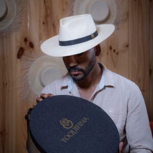 Caja artesanal para sombrero